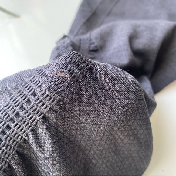 Lululemon In The Flow Crop size 4 gray leggings runch - Picture 7 of 8